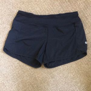 Lululemon Speed Up Mid-Rise Lined Short in black size 6